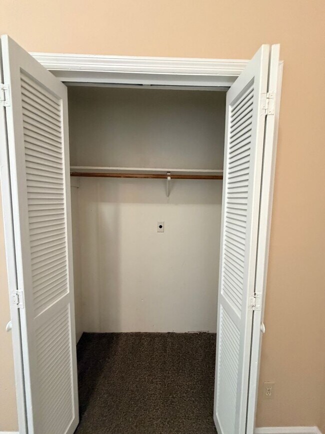 Foto del edificio - 2 bed/ 2 bathroom Townhome