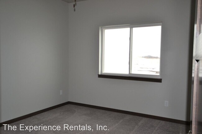 Building Photo - 3 br, 2.5 bath House - 6120 S. Alki pl
