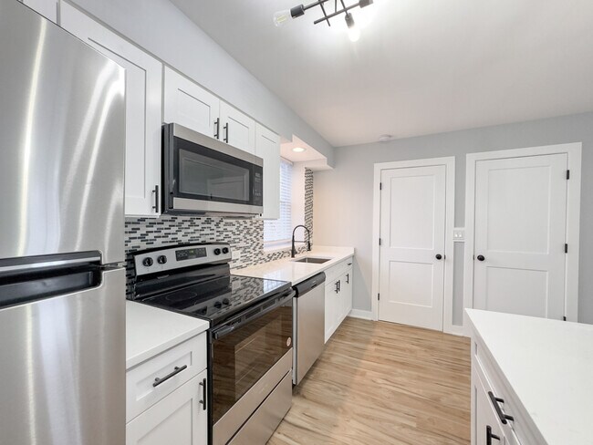 Building Photo - 2423 W Gunnison St