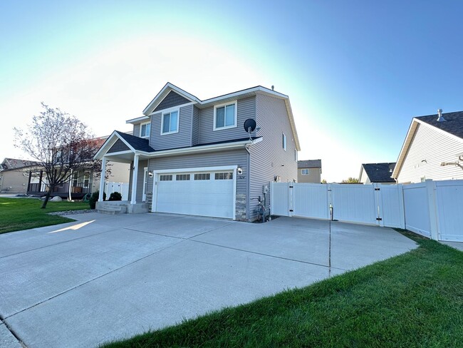 Building Photo - Fieldstone Home