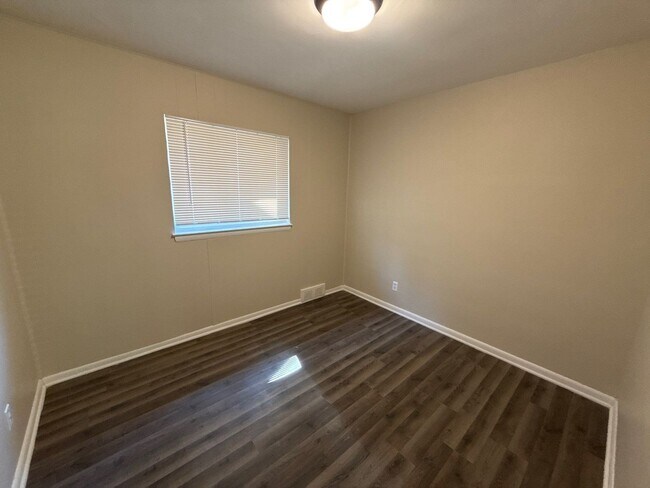Building Photo - Fully Renovated 3-Bedroom Home  Move-In Re...