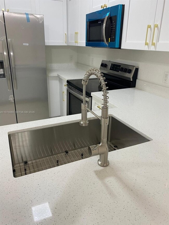 Foto del edificio - 13252 Old Biscayne Dr