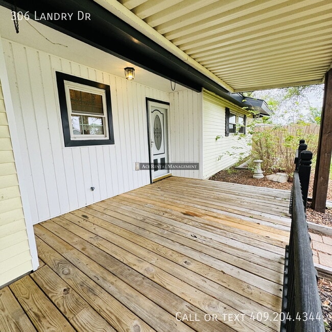 Building Photo - 306 Landry Dr