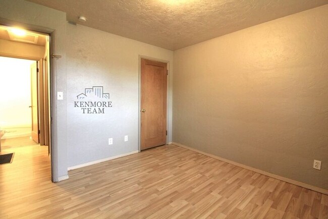 Building Photo - 6 N Palouse St