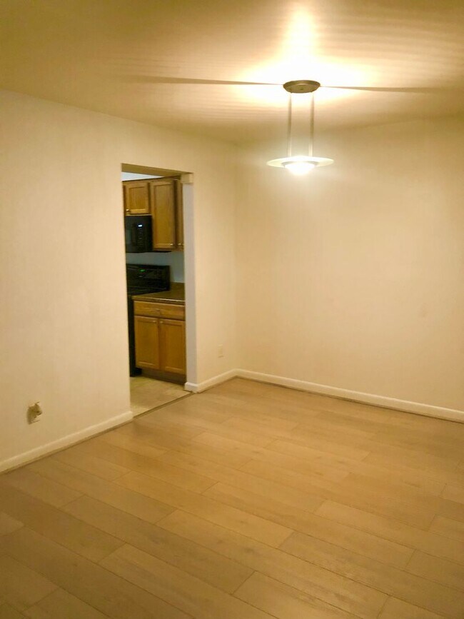 Foto del edificio - Cozy 3 BR/3.5 BA Townhome in Greenbelt!