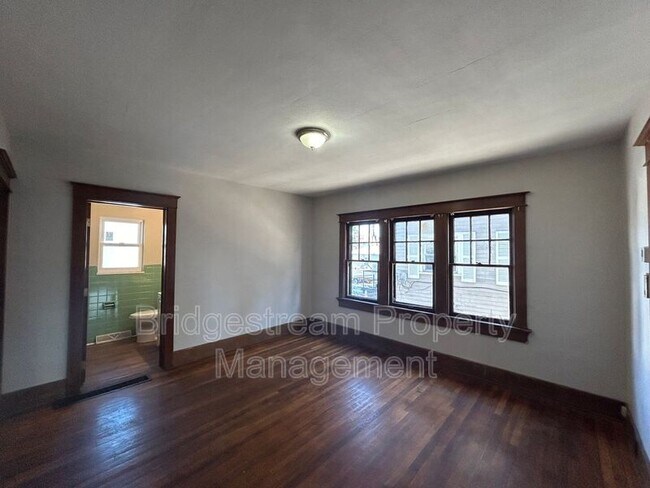 Building Photo - 517 Kenilworth Ave