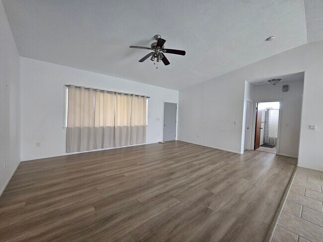 Foto del edificio - 18-7868-7868 Kalola Rd