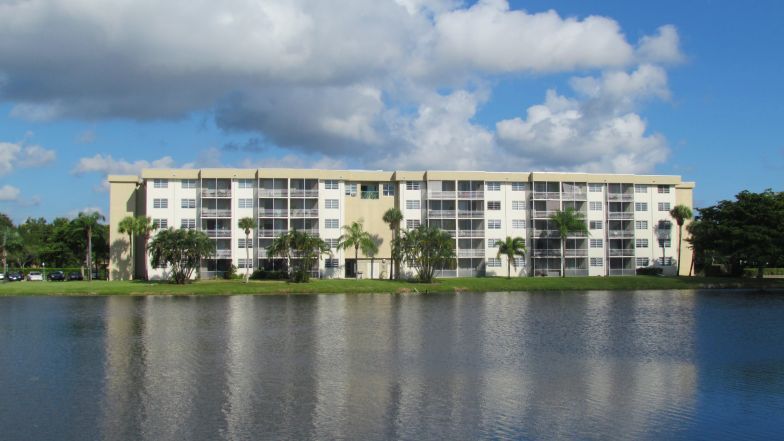 Foto principal - 700 Lindell Blvd