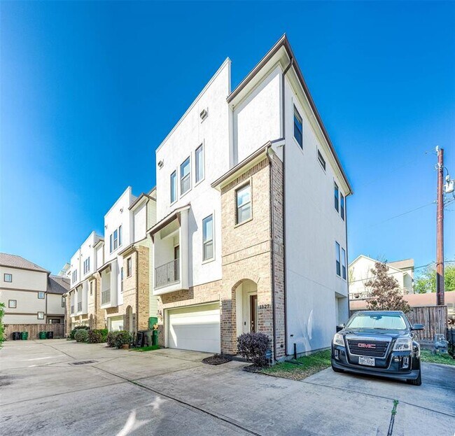 Building Photo - 1527 Johnson St