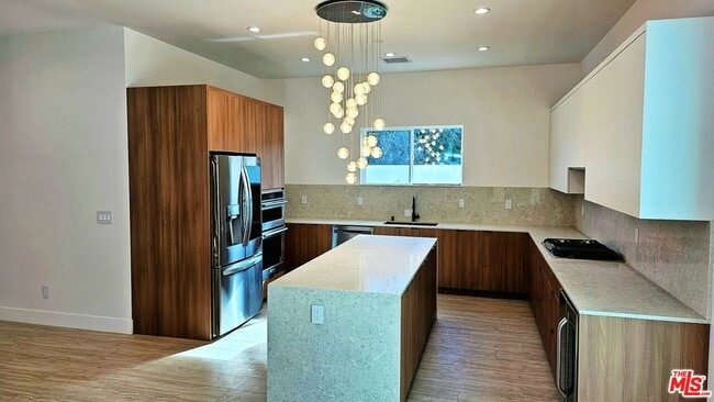 Building Photo - 15224 W Holyland Dr