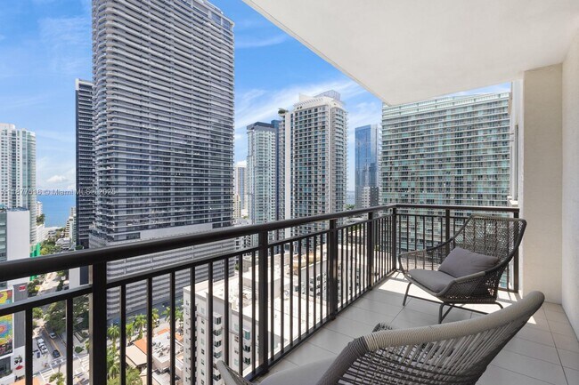 Foto del edificio - 999 SW 1st Ave