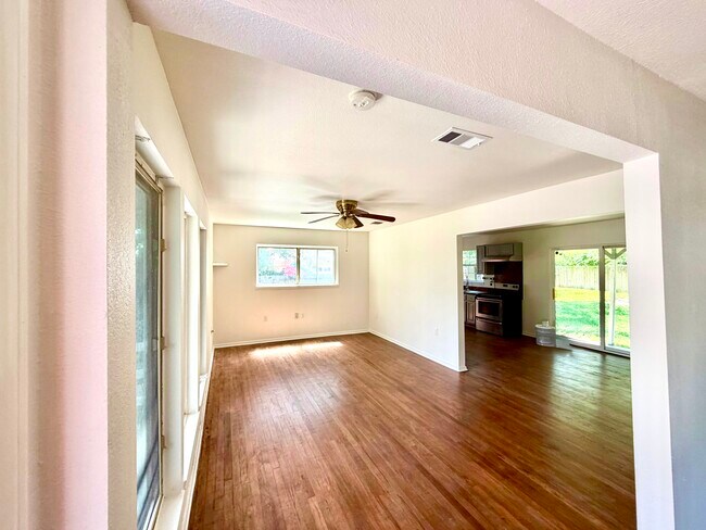 Foto del edificio - 515 Bangor Dr