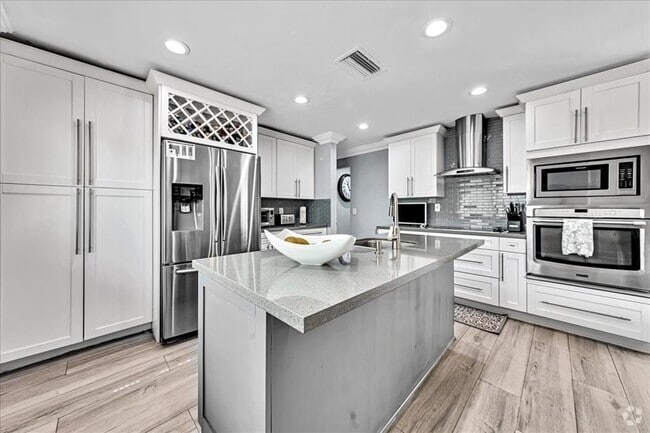 Building Photo - 5113 NW 65th Ave