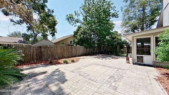 Building Photo - 3155 Hampstead Dr
