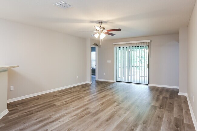 Foto del edificio - 674 Chatham Walk Dr