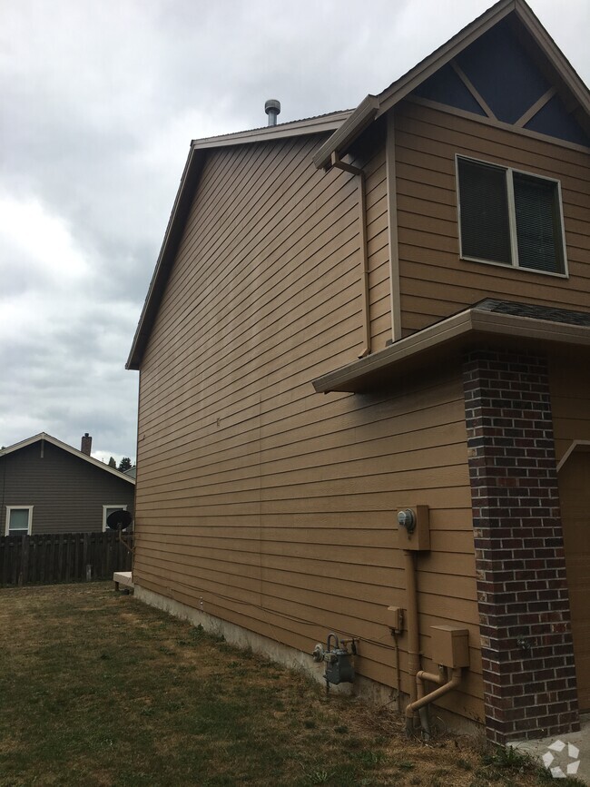 Building Photo - 1119 Maple St
