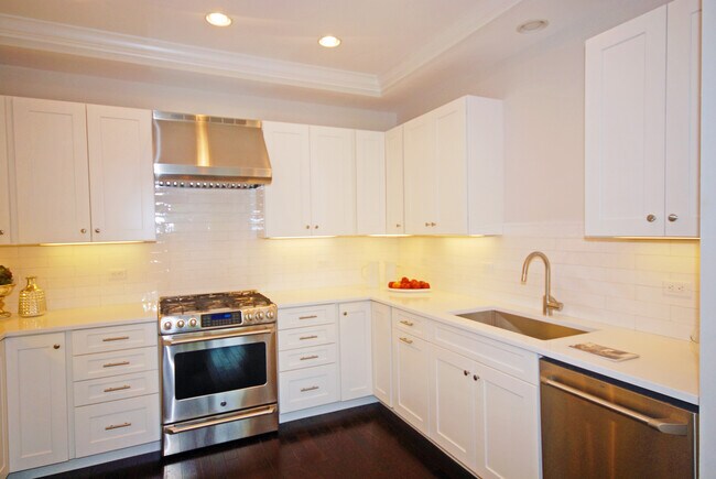 Building Photo - 5 The Pointe