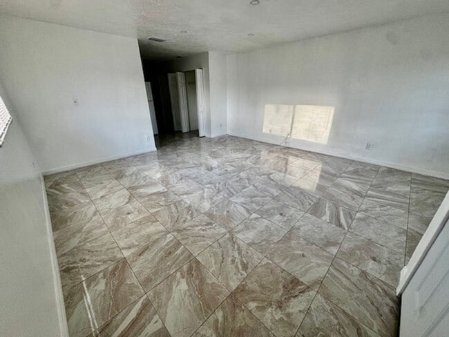 Foto del edificio - 1245 SE 8th St