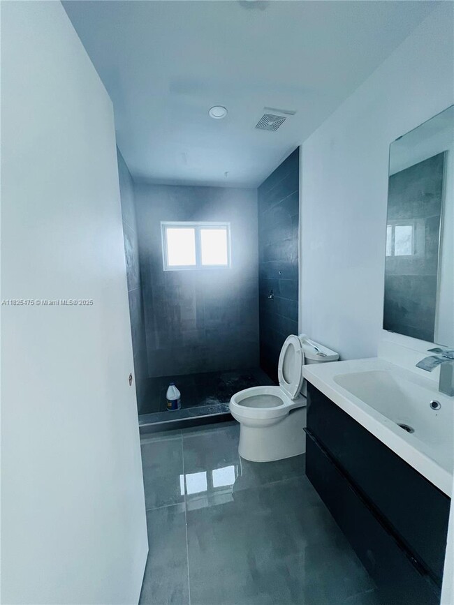 Foto del edificio - 912 NE 2nd Ct