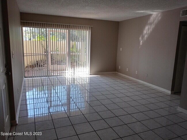 Foto del edificio - 1641 Sunny Brook Ln