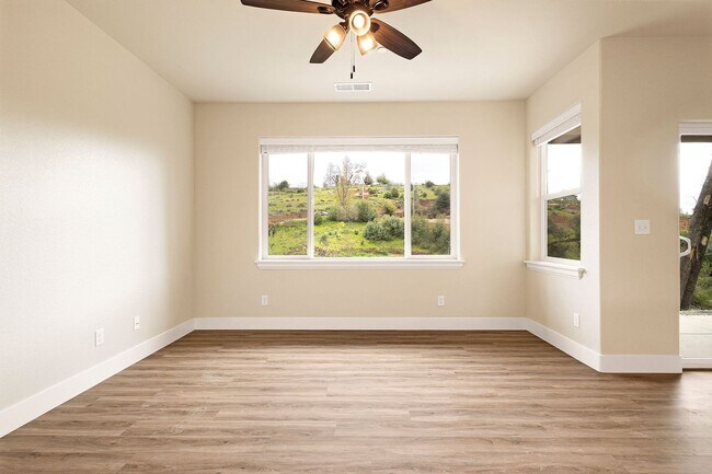 Foto del edificio - Welcome to your new 1 bedroom home nestled in the serene beauty of Paradise, CA!