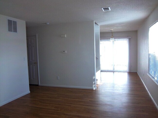 Building Photo - 802 Waterglen Dr