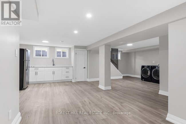 Building Photo - 10 Cleaveholm Dr