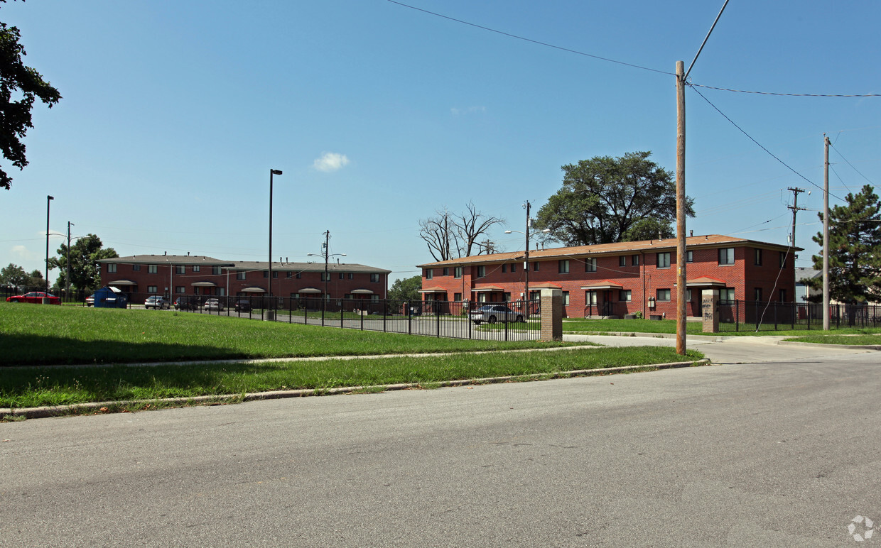 Primary Photo - 1103-1123 Woodland Ave
