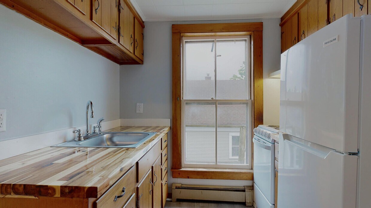 Primary Photo - 3 Maple St