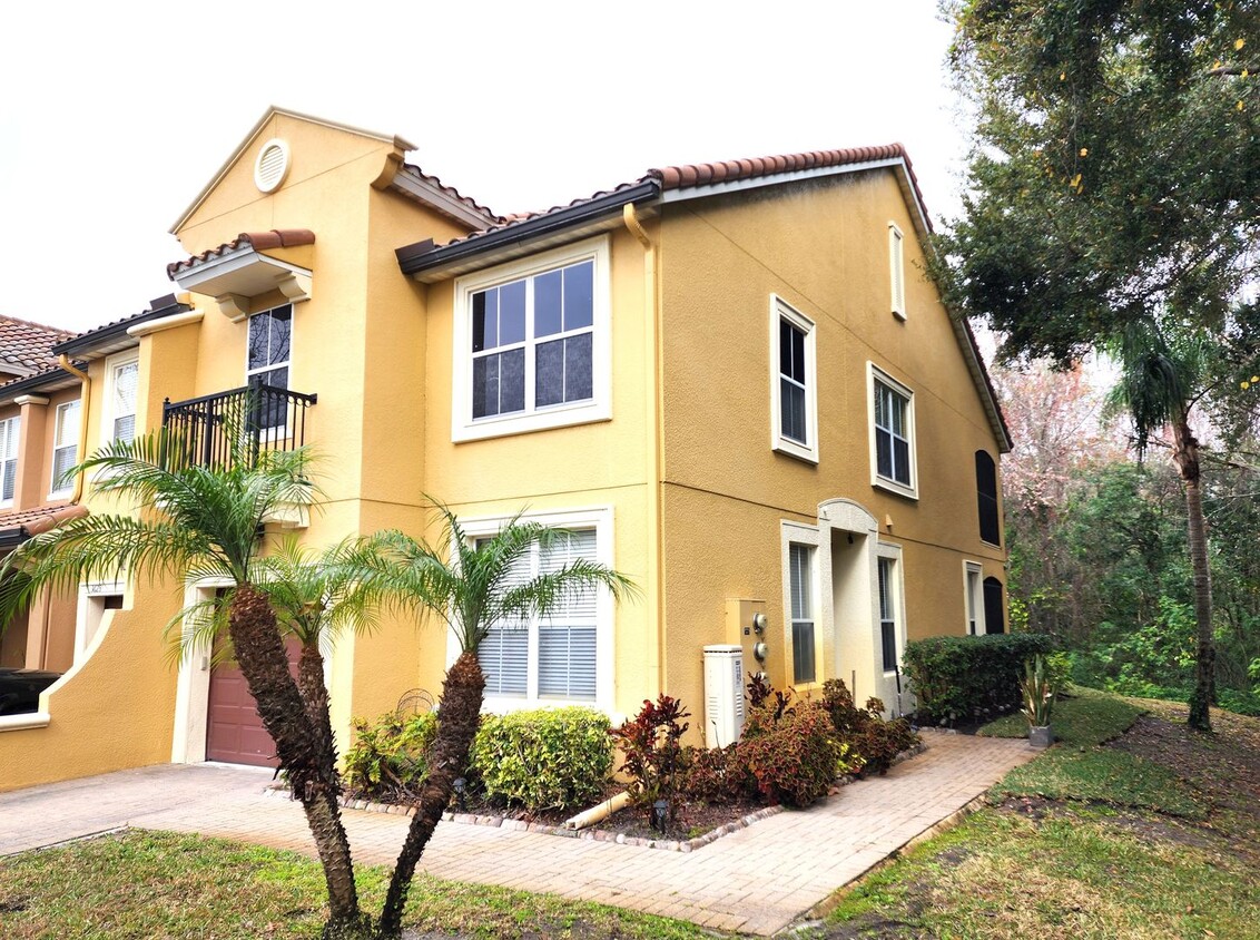 Foto principal - Spacious Two-Story Townhouse with Garage; ...