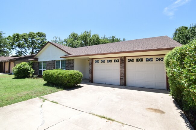 Building Photo - 3105 Tallwood Dr