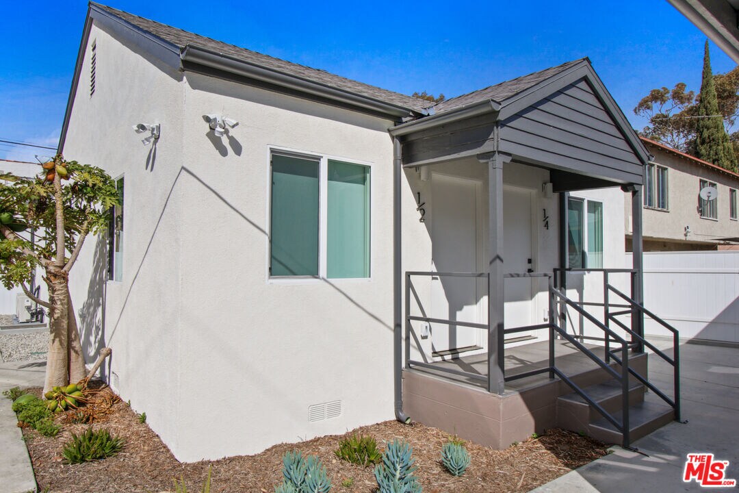 Foto principal - 2539 1/4 Cloverdale Ave