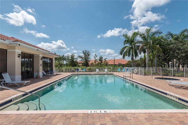 Foto del edificio - 240 West End Dr