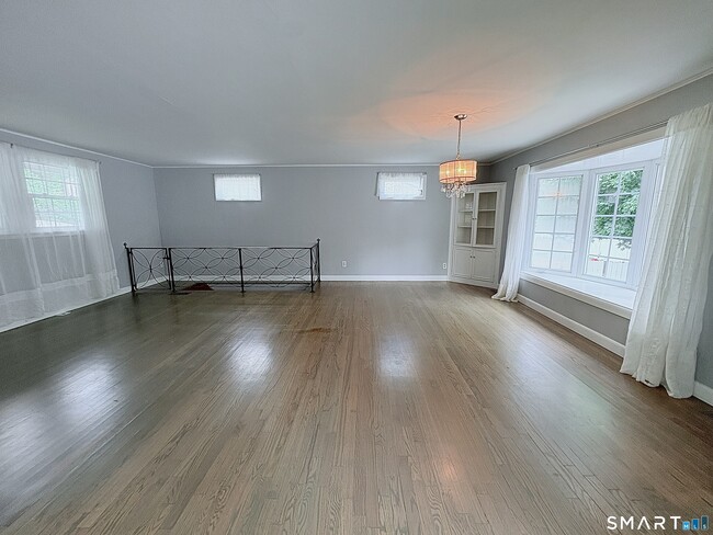 Building Photo - 43 Meadowbrook Rd