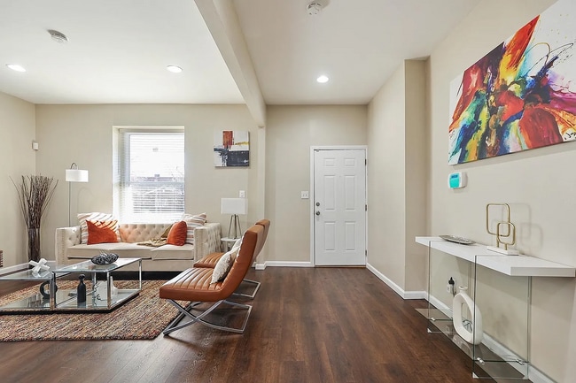 1st Floor Apartment Unit - 5641 Cates Ave (Saint Louis, MO) Apartments