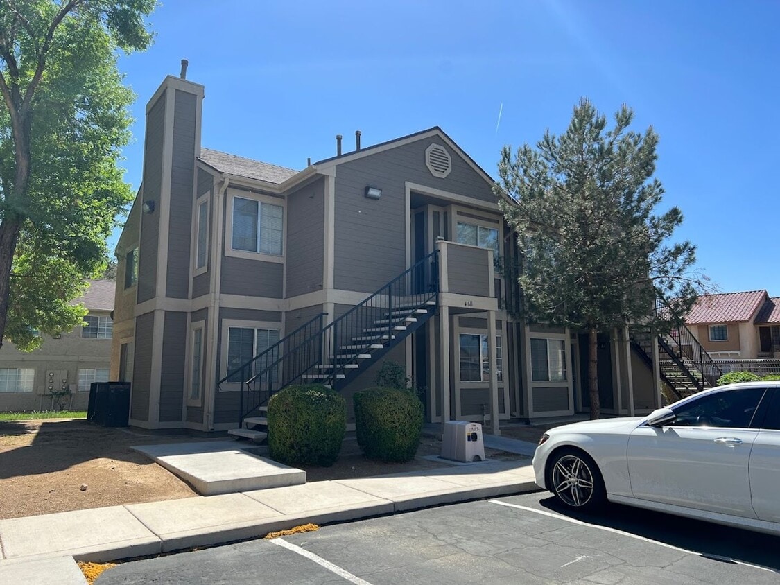 Primary Photo - Perfect 2 Bedroom/1 Bathroom