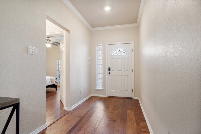 Building Photo - 107 Loda Ct