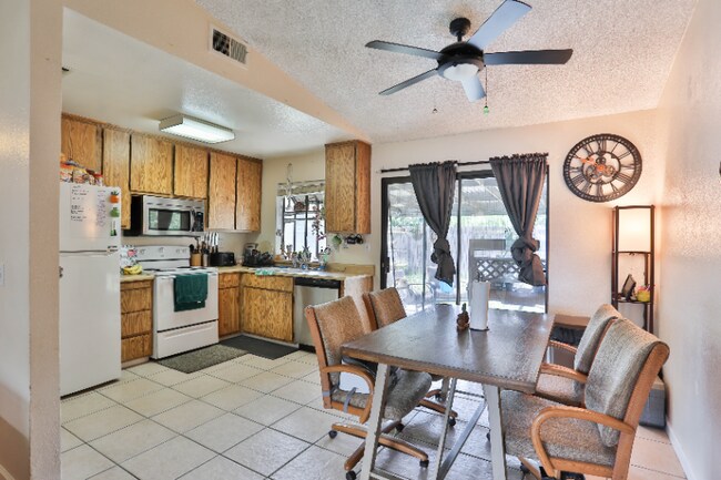 Foto del edificio - 8620 Coolwoods Way