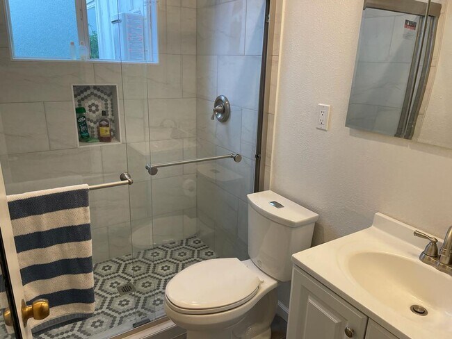 Baño - 9211 Fermi Ave