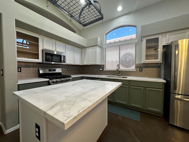 Building Photo - 3 BEDROOM HOME IN GLENDALE