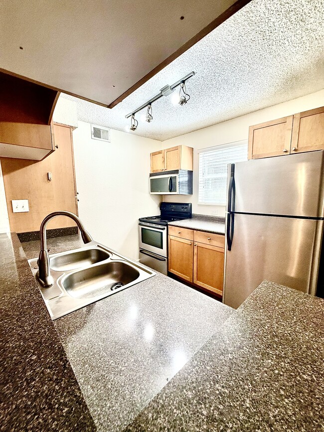 Building Photo - 2500 Winding Creek Blvd