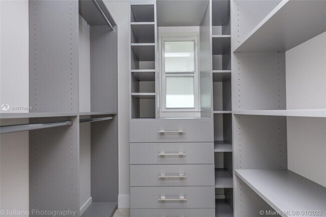 Foto del edificio - 2706 NE 32nd Ave