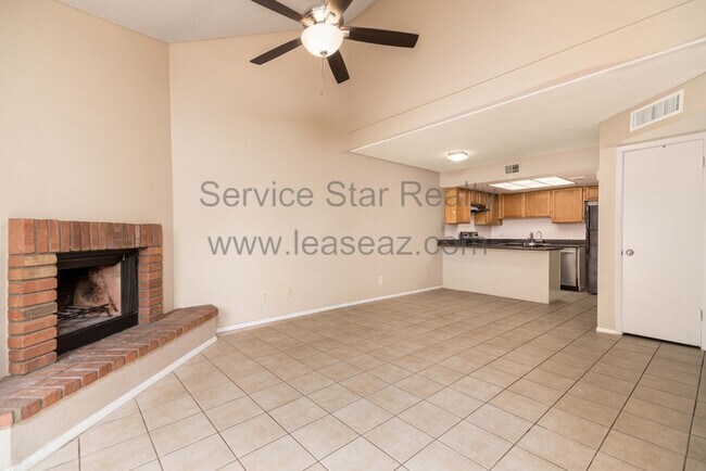 Foto del edificio - 2127 E 10th St