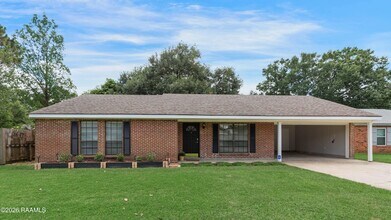 Building Photo - 118 Village Green Dr