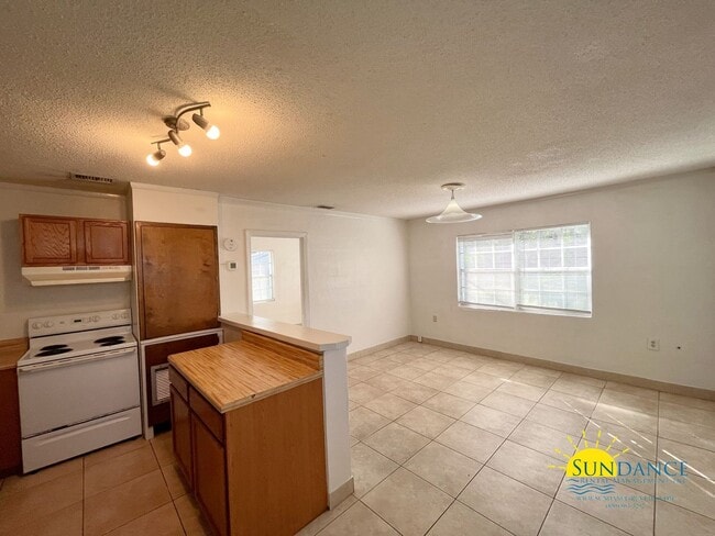 Building Photo - Quaint 1 Bedroom Unit in Niceville