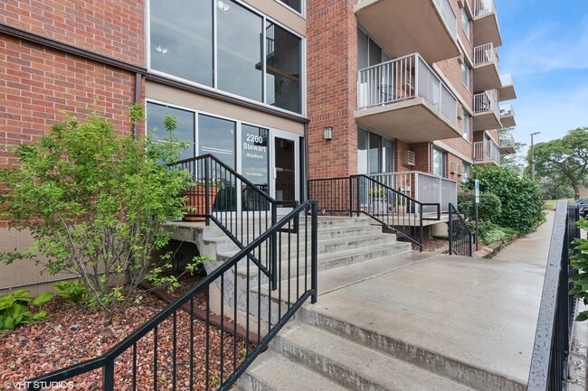 Building Photo - 2200 S Stewart Ave