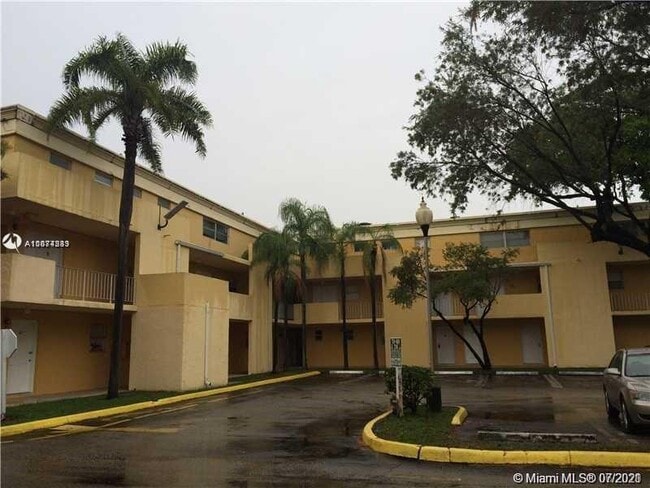 Building Photo - 9355 Fontainebleau Blvd