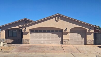 Building Photo - 854 S Sunset Ave