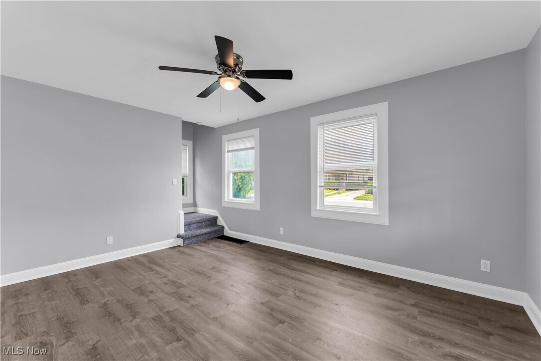 302 Louisiana Ave Lorain, OH 44052 – photo 4