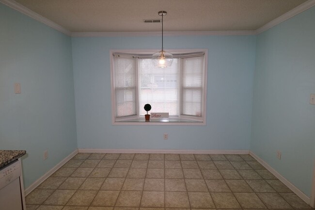 Building Photo - 899 Woodland Trace Dr